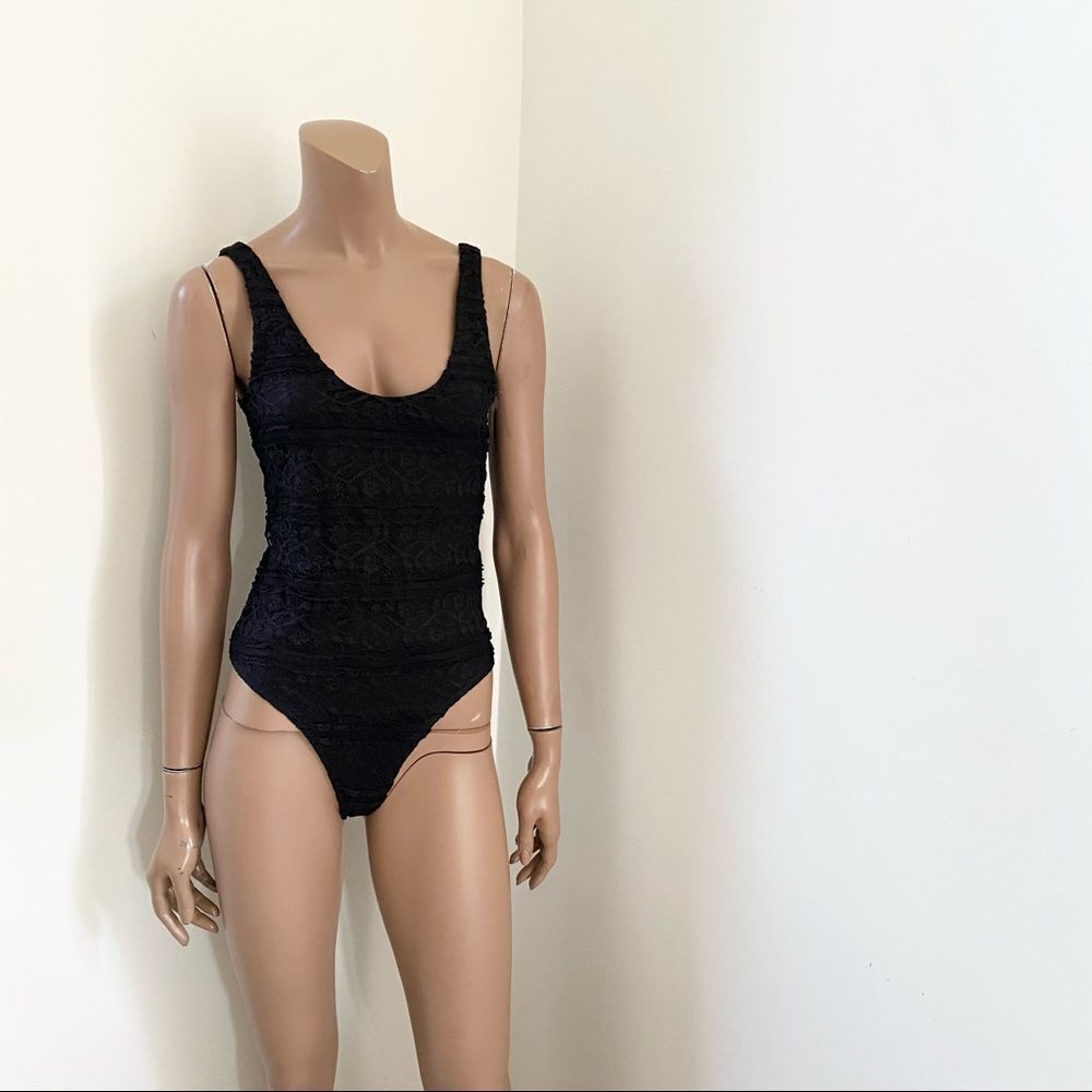 NEW Leith black lace sleeveless bodysuit M